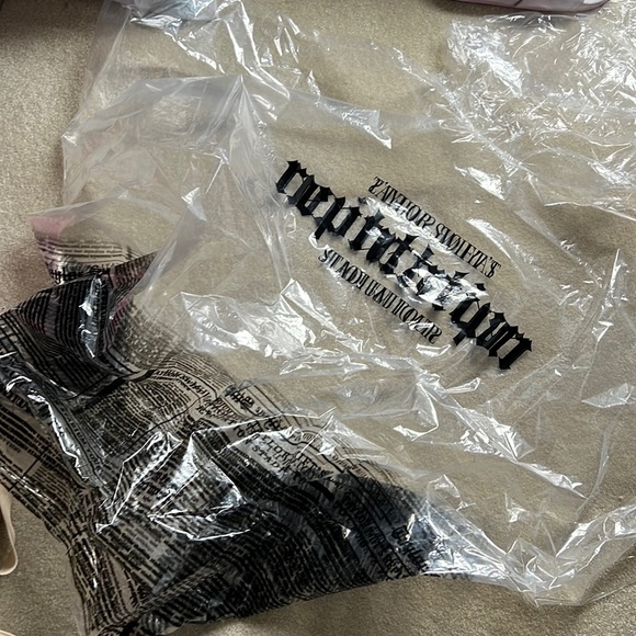 REPUTATION STADIUM TOUR Poncho - Picture 3 of 3